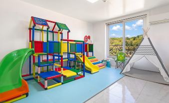 Gyeongju Jullietapoolvilla&Kidspension