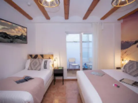 Casual Natura Valencia Hotels near Valencia-Joaquín Sorolla Railway Station