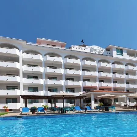Torreblanca Beach Hotel and Suites Guayabitos - Desayuno y Comida Incluido