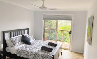 Treeview - A Beautiful 3-Bed House in Kiama