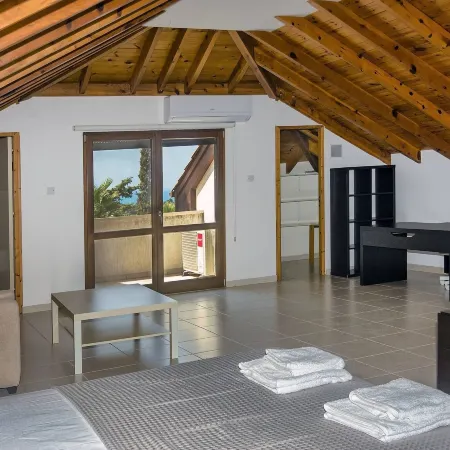 Incredible Large Villa In Paphos sleeps 14 Children Pool, Jacuzzi, Huge Garden