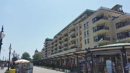 Golden Sands Rentals Отели в г. Голден-Сэндс