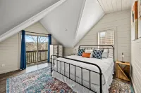 NEW Lake View Indoor Pool Sleeps 14 Hot Tub