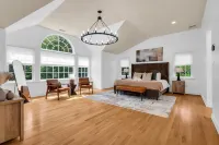 벽난로, 극장과 게임이 있는 가을 가족 오아시스