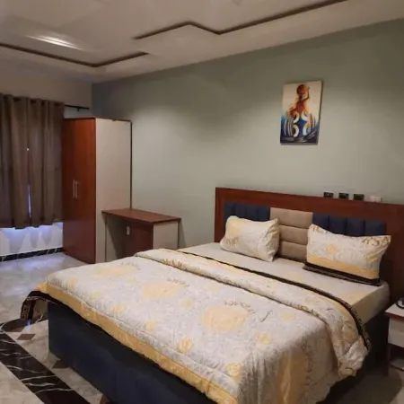 E-Exclusive Hotel