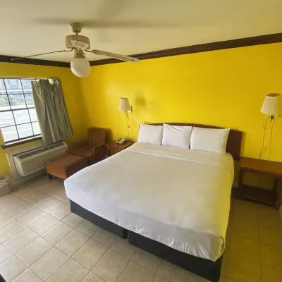 Evergreen Plaza Inn Hotels near Miley Park