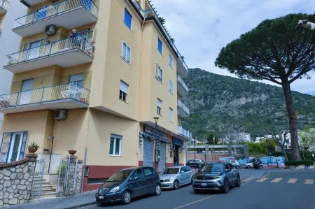 Allegra Apartment - de Vivo Realty Meta di Sorrento