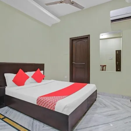 The Rose Residency Inn Отели рядом с достопримечательностью «Район Амеерпет»