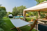 Au Jardin Fleuri Hotels in Zevio