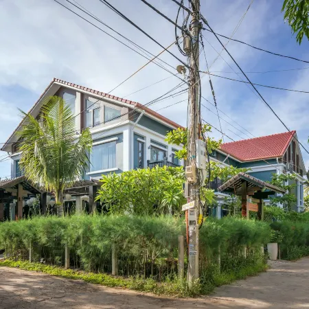 Aira Boutique Hoi An Hotel & Villa Отели рядом с достопримечательностью «Пляж Хойан»
