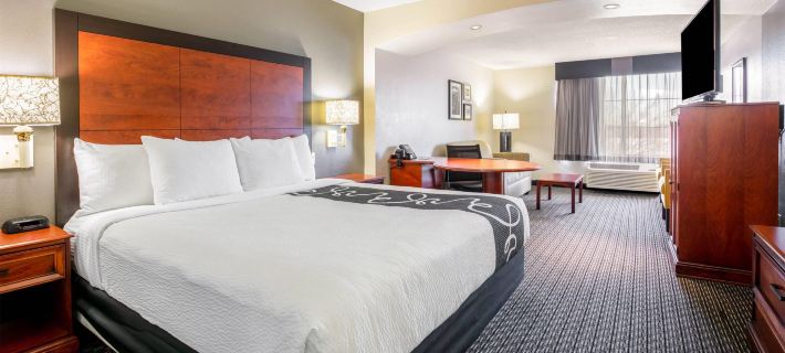 La Quinta Inn & Suites by Wyndham DFW Airport South / Irving Hotels in Irving