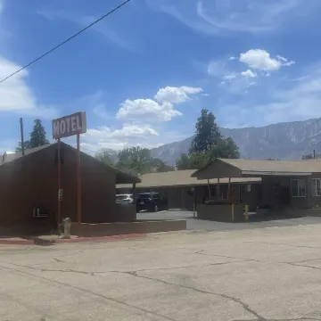 Lone Pine Budget Inn