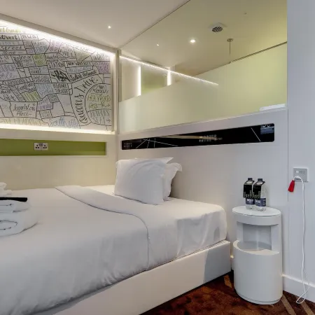Hub By Premier Inn London Farringdon - Old Bailey Отели рядом с достопримечательностью «Улица Флит-стрит»