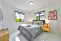 Modern Comfort and Fully Equipped Kitchen - Stylish Oasis