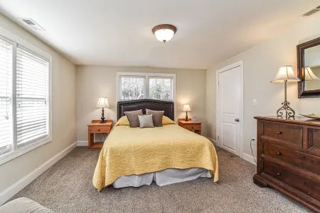 Delightful 2-bedroom Cottage in Hot Springs