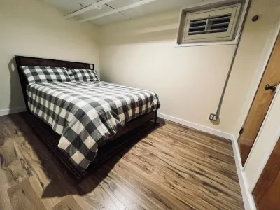 City Park - Newly renovated, cozy 2-bedroom, basement apartment with AC, WiFi