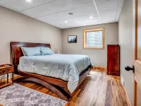 The Bridgeview Lodge  Hot Tub + Incredible Mississippi River Views & Sunsets Hotels in Freeman