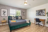 Pool, Hot Tub Heating, BBQ, AC & Private Yard, Pet Friendly, 10mins to JTNP!