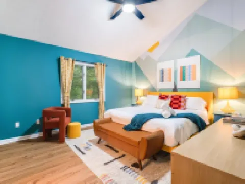 OMG! Indoor Mini Golf, Bowling, Theater, Hot Tub Hotels in McGaheysville