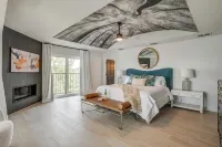 4BDRM Luxury Lakehouse  HotTub, Firepit & BoatDock