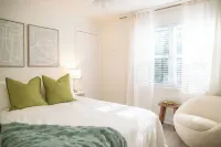 Porter #10 - Perfect Ocean Springs location with Pool - near Beach and Downtown! The Art House 주변 호텔