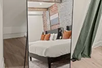 SLEEP 4 - Old City Philly - NEW Townhouse