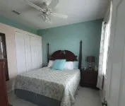 Lily Rose Villa 3-BR on canal with spectacular sunsets in beautiful Cape Coral