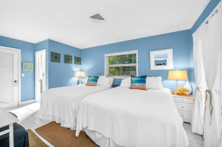 Rare Find! -East Boca Bliss - 1 mile to Beach 3-Bed 2 Bath home with Pool,