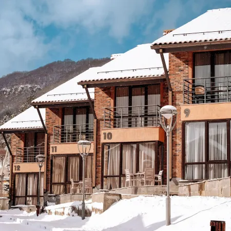 Teghenis Resort