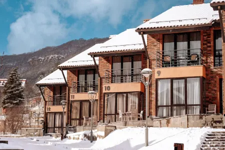 Teghenis Resort Отели рядом с достопримечательностью «Горнолыжный курорт Цахкадзор»