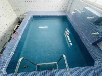 Tulsi Garden- Near Prem Mandir Vrindavan - Pools