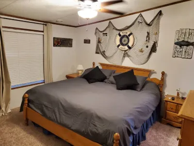 Dale Hollow Lake getaway tucked in the woods, one minute from the lake! Hotels near Cove Creek Campground