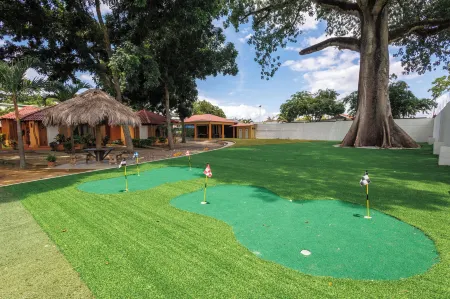 Hotel H4 Отели в г. Ла-Лима