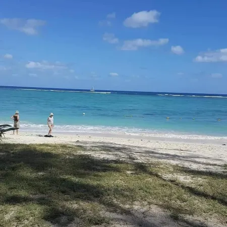 Captivating 3-Bed Apartment in Flic en Flac