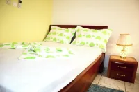 1Bed Studio Sleeps 2 - Wifi Parking