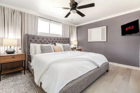 Cozy Quay Private Pet-Friendly 2 BR Duplex WiFi King Bed Отели рядом с достопримечательностью «Samantha's Jewelry Design & Repair»