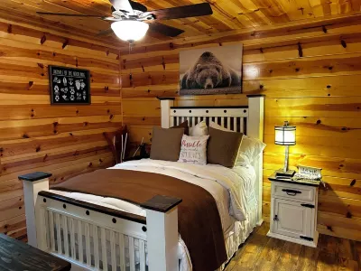 Fox Run Cabin with WiFi and AC right on 130 mile Hike-Bike and Equestrian trail. Hotels near County Line Holiness Church
