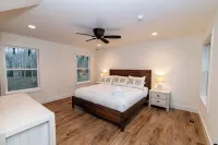 Saddle Tree - Etowah River - Firepit - New Build Отели рядом с достопримечательностью «Georgia Mountain Falconry»