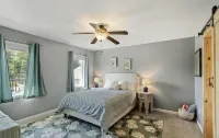 5 Bdrm Dog Friendly, Lake Access Getaway w/Playground, Fire Pit & More