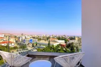 Phaedrus Living Coral Suites Bliss