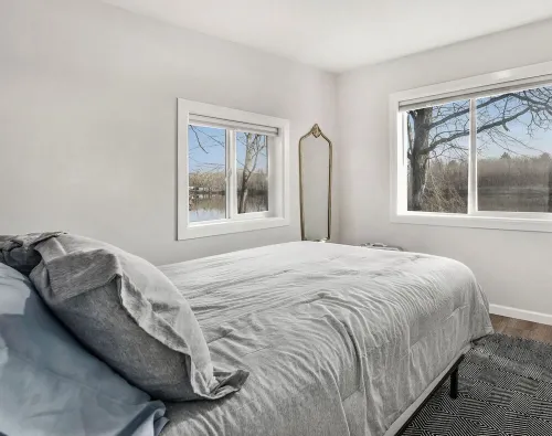 River’s Edge Retreat Cozy Waterfront Getaway - Waterfront for your city stay! Hotel a Plainfield charter Township