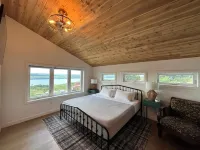 Luxury Home w/ Seneca Lake Views, Pool, Hot Tub, & Fast Wi-Fi 🐶 Hotels in Hector