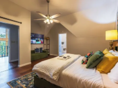 Lake House Near Lookout Mt,  Theater, Gym & Arcade Hotels in Dade County