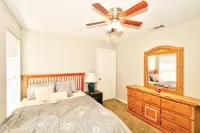 Bright & Cozy Retreat in the Heart of Plano Downtown Private Stay w Backyard