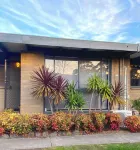 Charming Beach House - walk to the restaurants on Main St