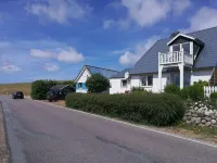 Dyke nest directly on the outer dike with a wonderful view over the north beach Hotels in Nordstrand