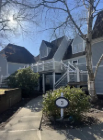 Cozy newly renovated condo, in Norwich, CT. 3 mins from Mohegan Sun Casino.