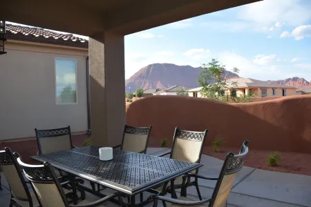 Pool + Theater + Arcade + Canyon View + Sleeps 22 + Across from pool entrance