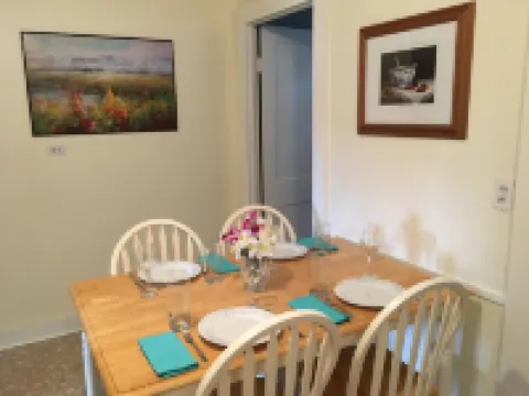 The Barta bungalow in Shiner Hotels in Shiner