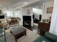 Peaceful Historic 3 Bedroom hideaway, Walkable to Calgary's Greatest Attractions